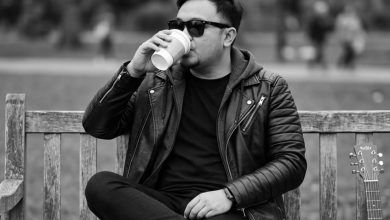 Harry Mulya dan Ralinka dalam perilisan lagu Dimataku Dunia Sudah Tak Sederhana