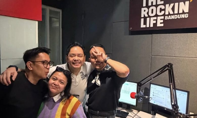 Radio legendaris Indonesia seperti BBC Indonesia dan Hard Rock FM Bandung yang menghentikan siaran di era digital