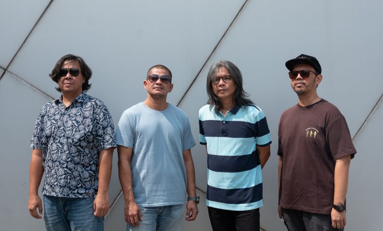 Float saat memperkenalkan single terbaru The Mirror Song (Constant Changes)