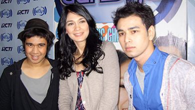 Presenter dan artis dalam acara musik Dahsyat era 2000-an