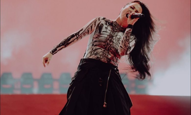 Tirai panggung terbakar saat konser Evanescence di Tampa Florida akibat efek kembang api panggung