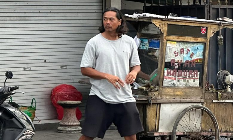 Dougy Mandagi vokalis The Temper Trap asal Indonesia