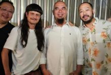 Oliver Tree berfoto bersama Ahmad Dhani dan keluarga saat berkunjung ke rumahnya di Pondok Indah Jakarta.