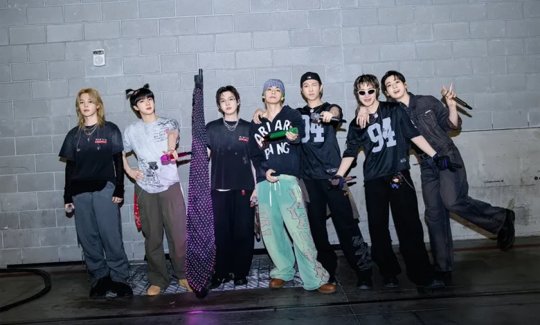 BTS berpose bersama sebelum konser BTS World Tour ARIRANG 2026