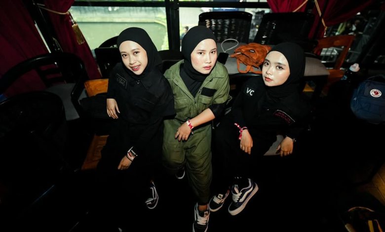 Personel Voice of Baceprot sebelum tampil di Copenhell Denmark