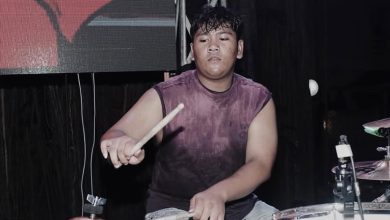 Bumbum drummer Sukses Lancar Rejeki tampil memainkan drum sebelum resmi mengundurkan diri dari SLR.