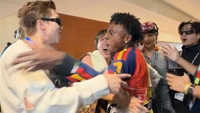 IShowSpeed memeluk member BTS saat bertemu di Final Piala Dunia 2026 di New Jersey.