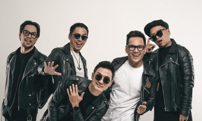 Five Minutes berpose bersama dengan vokalis Zivi Kenda saat memperkenalkan single terbaru "Lelah".