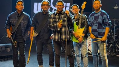 Personel Ungu saat memperkenalkan single terbaru "Utara ke Selatan" dalam perayaan 30 tahun perjalanan karier mereka.