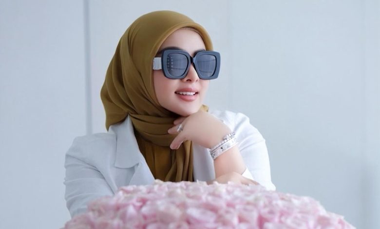 Syahrini comeback usai 7 tahun vakum dan siap merilis single baru Kau Yang Utama.