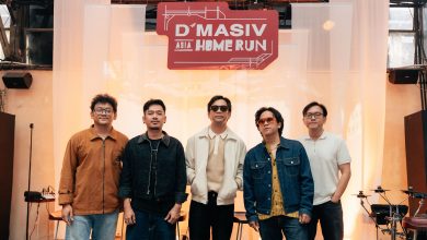 Lima pria berpose di depan papan bertuliskan D’MASIV Asia Home Run