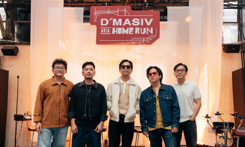 Lima pria berpose di depan papan bertuliskan D’MASIV Asia Home Run