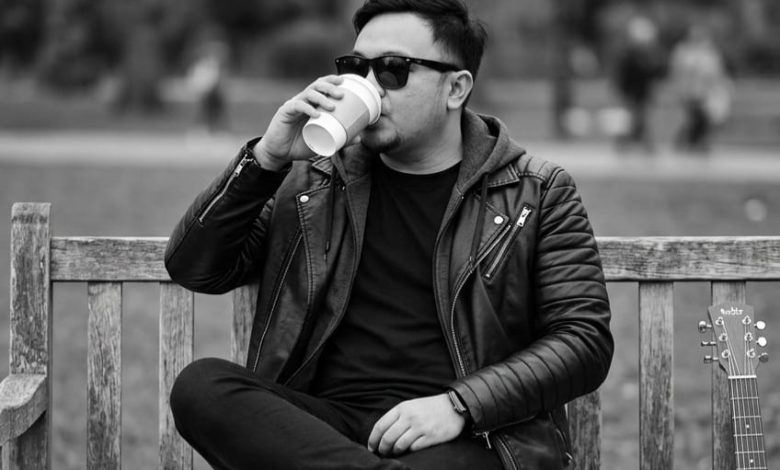 Harry Mulya dan Ralinka dalam perilisan lagu Dimataku Dunia Sudah Tak Sederhana