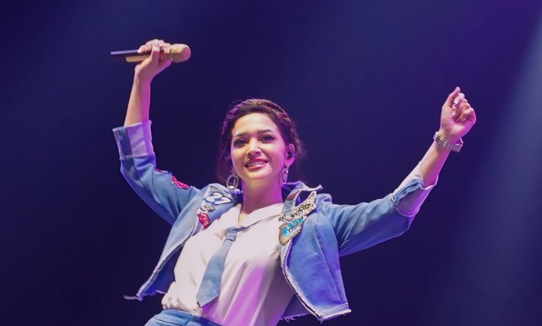 Maia Estianty tampil bersama Mey Chan di panggung Synchronize Fest 2026